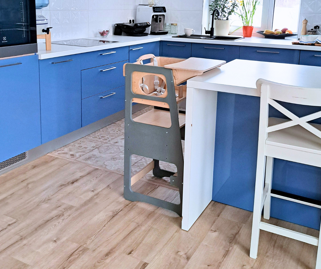 Adjustable kids' kitchen tower