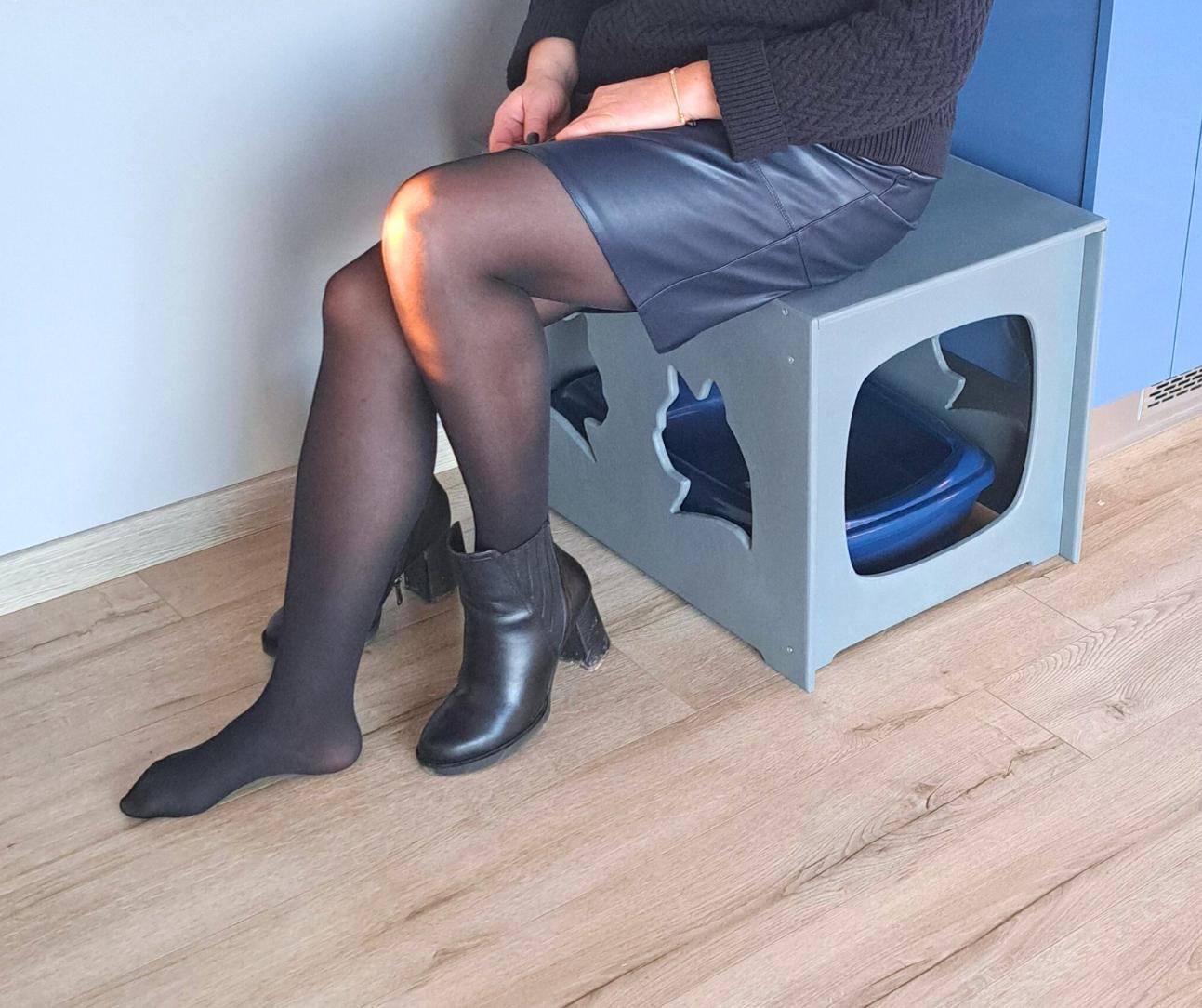 Cat litter box cover - sit bench edition