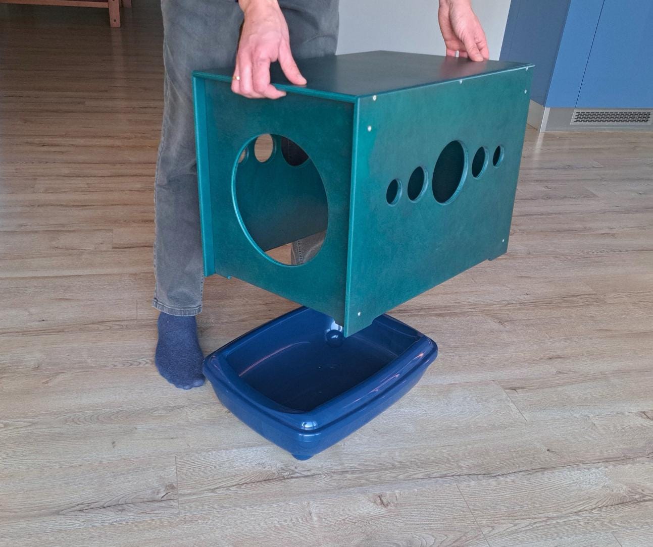 Cat litter box cover - sit bench edition