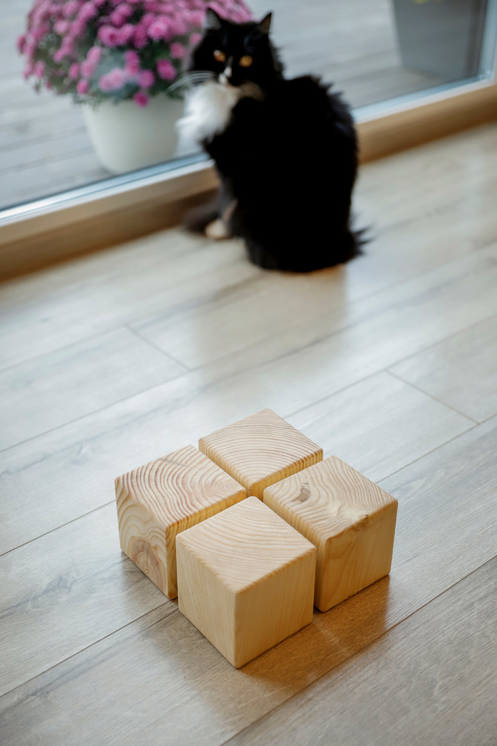 3.5" wood decoration cubes (x4)